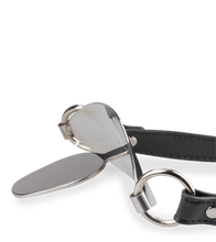 Laden Sie das Bild in den Galerie-Viewer, Flacher Mundknebel aus Metall und Kunstleder