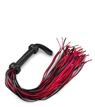 Laden Sie das Bild in den Galerie-Viewer, Flogger Submissive