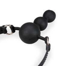 Laden Sie das Bild in den Galerie-Viewer, Gagball aus Silikon mit Plug 6 cm
