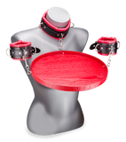 Hals- und Handfesseln mit Tablett für Sub