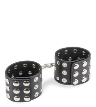 Laden Sie das Bild in den Galerie-Viewer, Handschellen mit Nieten aus schwarzem Kunstleder