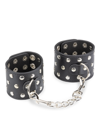 Laden Sie das Bild in den Galerie-Viewer, Handschellen mit Nieten aus schwarzem Kunstleder