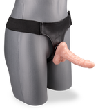 Hautfarbener Umschnalldildo mit O-Ring-Gurt