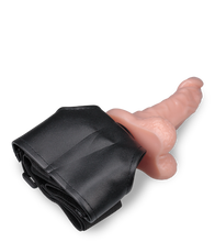 Laden Sie das Bild in den Galerie-Viewer, Hautfarbener Umschnalldildo mit O-Ring-Gurt
