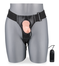Laden Sie das Bild in den Galerie-Viewer, Hohler hautfarbener Umschnall-Vibrator Sascha