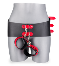 Laden Sie das Bild in den Galerie-Viewer, Hüfte-Handgelenk-Fessel aus Kunstleder