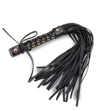 Laden Sie das Bild in den Galerie-Viewer, Kleiner Flogger mit Schnürung