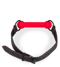 Laden Sie das Bild in den Galerie-Viewer, Knebel mit Beißstange aus Silikon und Kunstleder