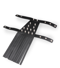 Laden Sie das Bild in den Galerie-Viewer, Riemen-Handschuh aus Kunstleder mit Stacheln