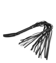 Laden Sie das Bild in den Galerie-Viewer, Schwarze Riemenpeitsche
