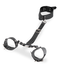 Laden Sie das Bild in den Galerie-Viewer, Verstellbares Fesselset für Hals und Handgelenke aus Kunstleder